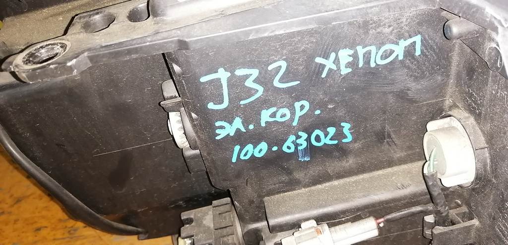 фара Nissan Teana