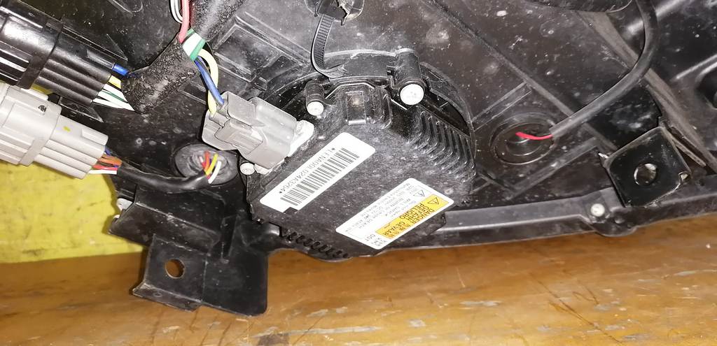 фара Nissan Teana