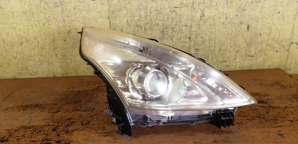 фара Nissan Teana