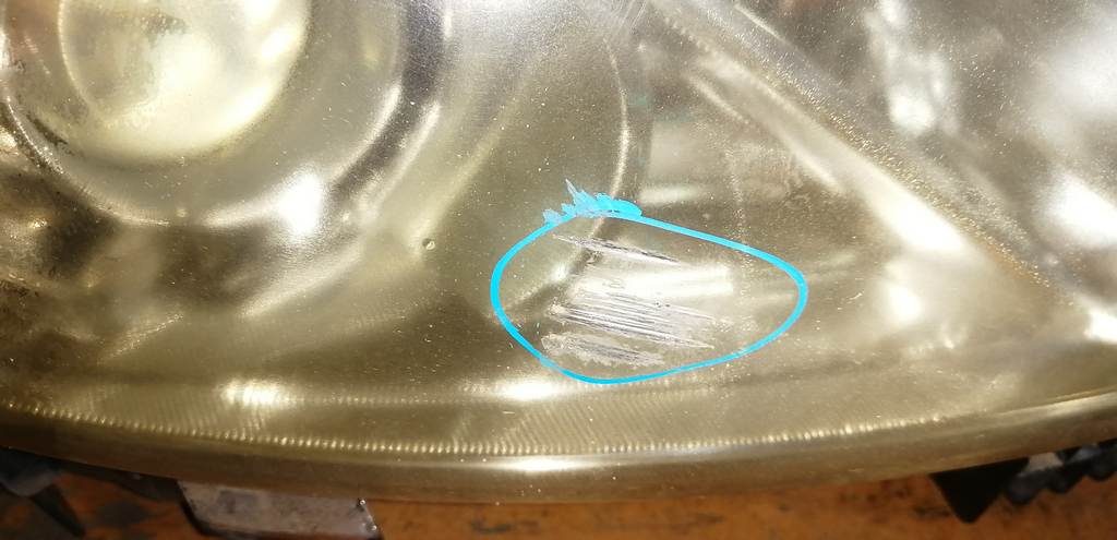 фара Nissan Teana