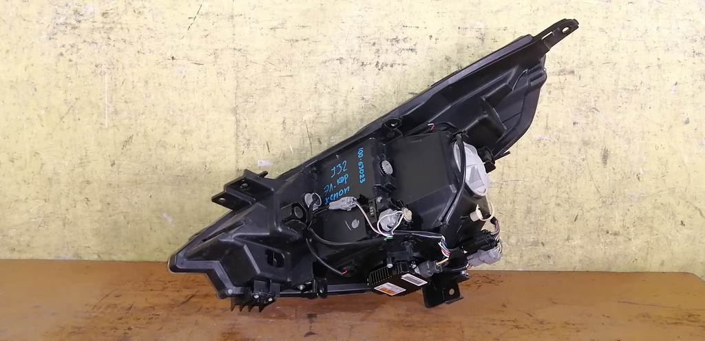 фара Nissan Teana