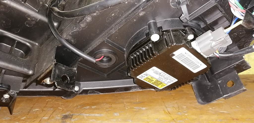 фара Nissan Teana