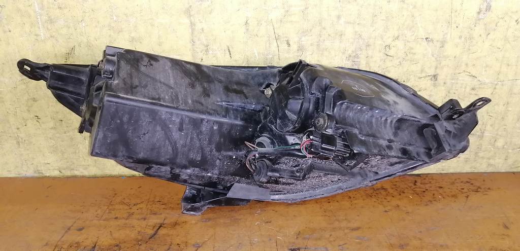 фара Mitsubishi Colt