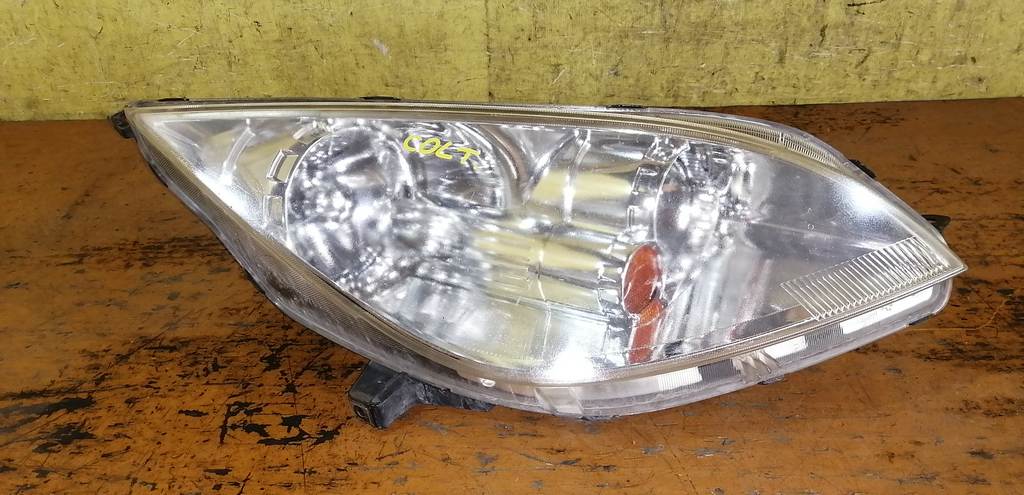 фара Mitsubishi Colt