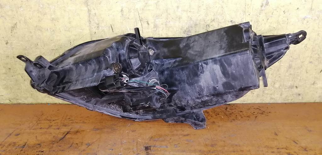 фара Mitsubishi Colt