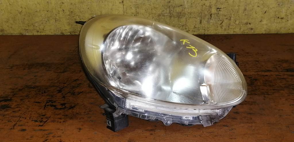 фара Nissan March