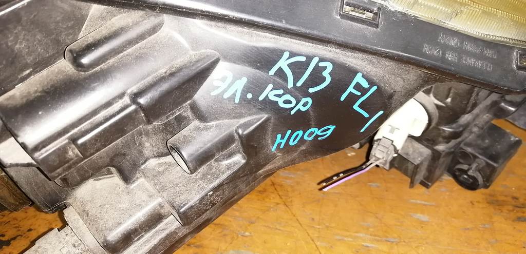 фара Nissan March