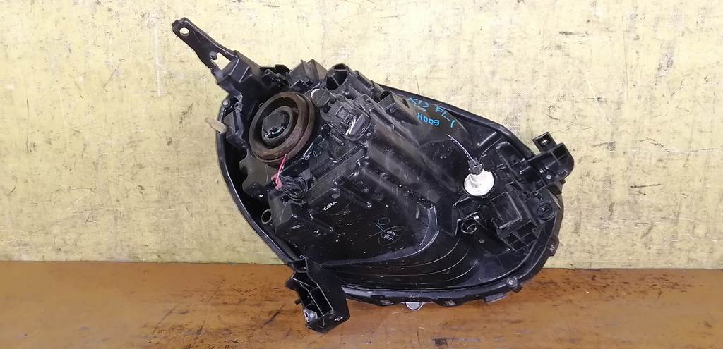 фара Nissan March