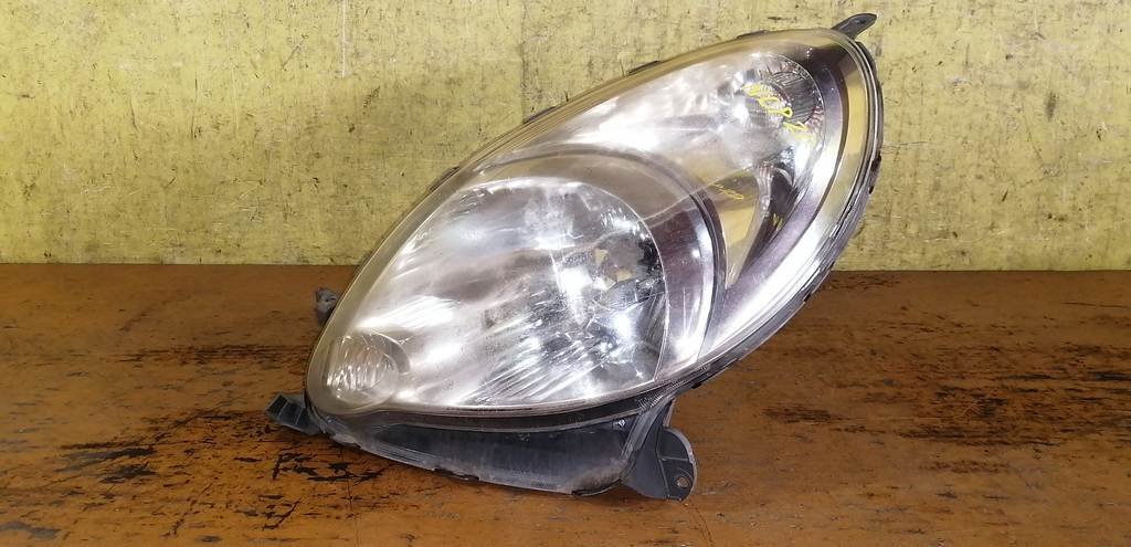 фара Toyota Funcargo