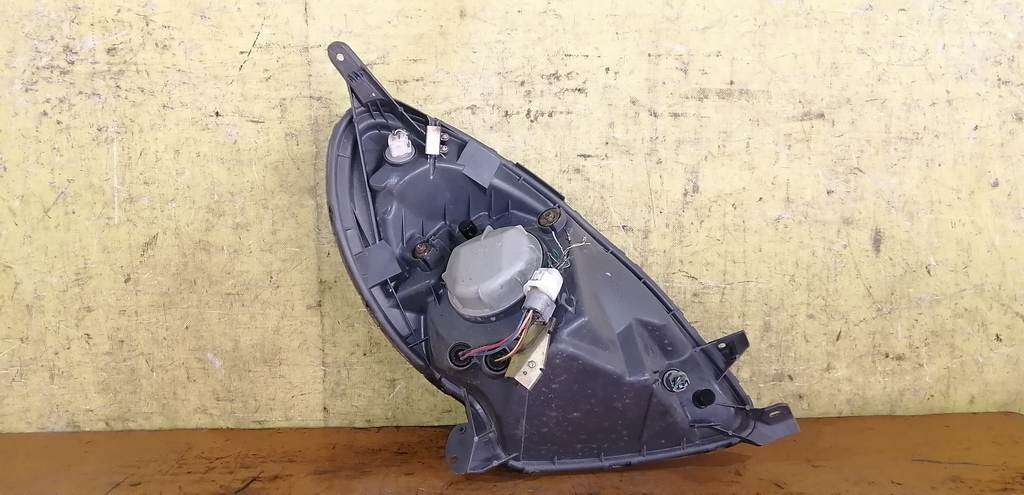 фара Toyota Funcargo