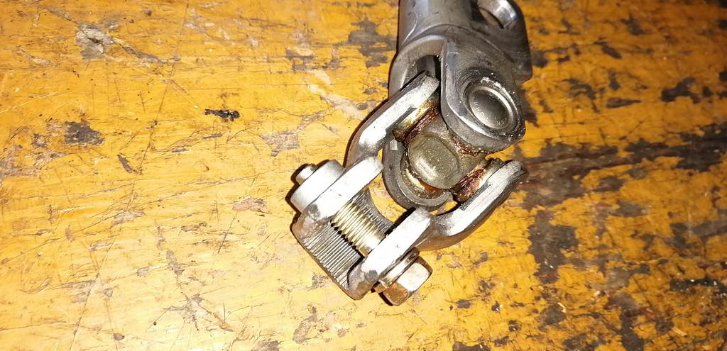 карданчик рулевой Mazda MPV