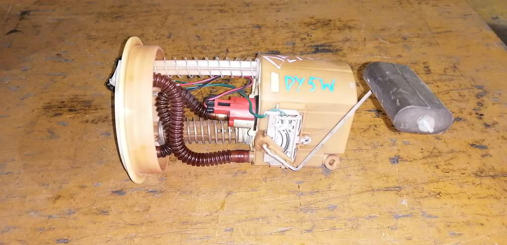 бензонасос Mazda Demio