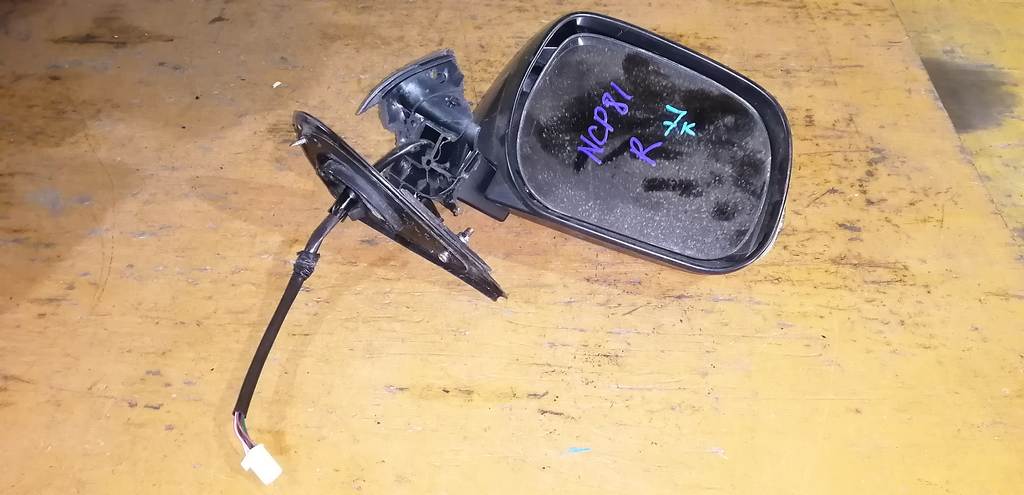 зеркало Toyota Sienta