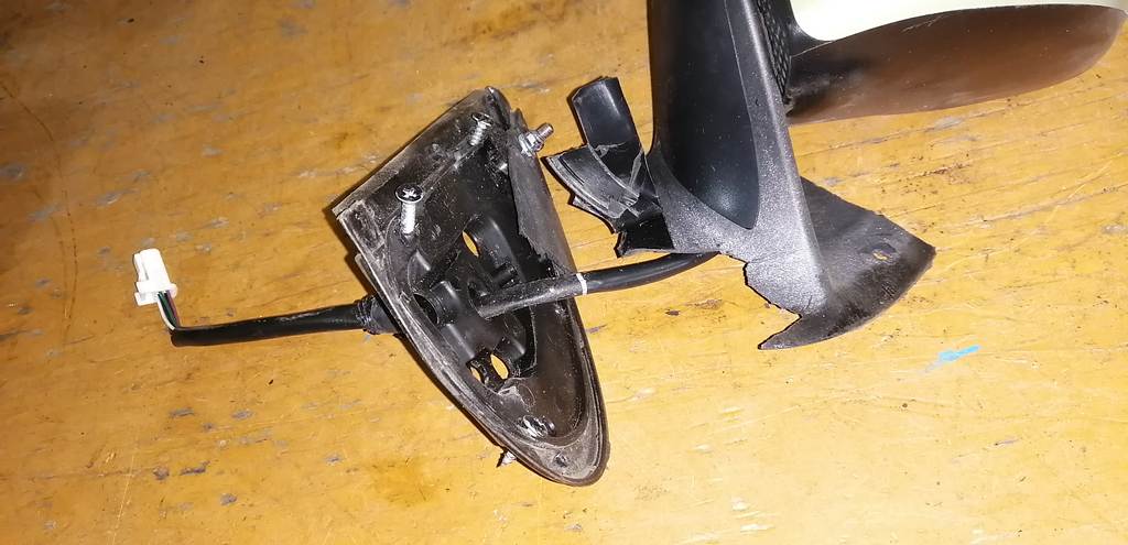 зеркало Toyota Sienta