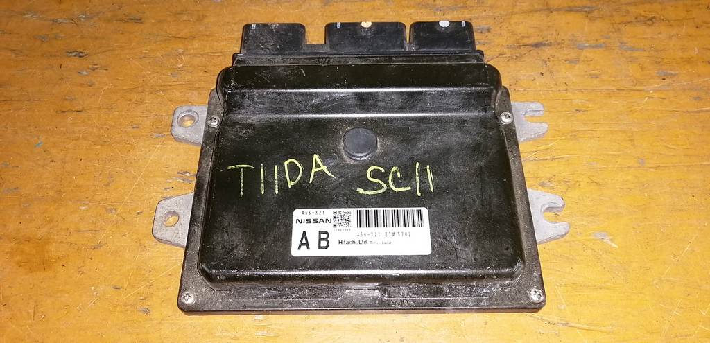 блок управления двс Nissan Tiida Latio