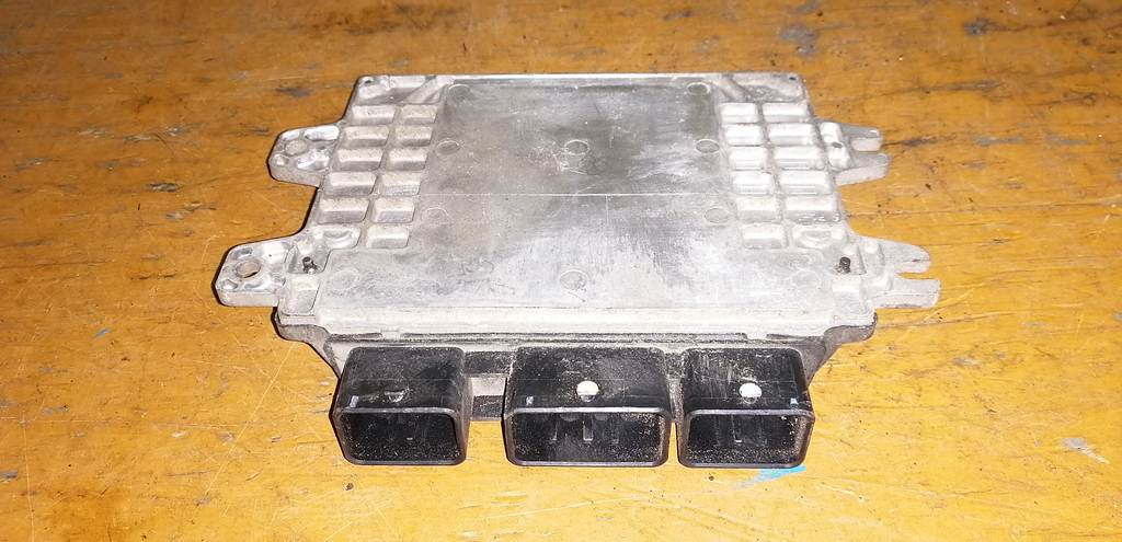 блок управления двс Nissan Tiida Latio