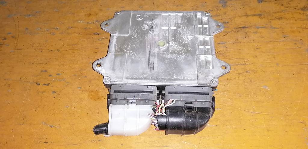 блок управления двс Mitsubishi Colt