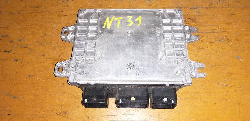блок управления двс Nissan X-Trail