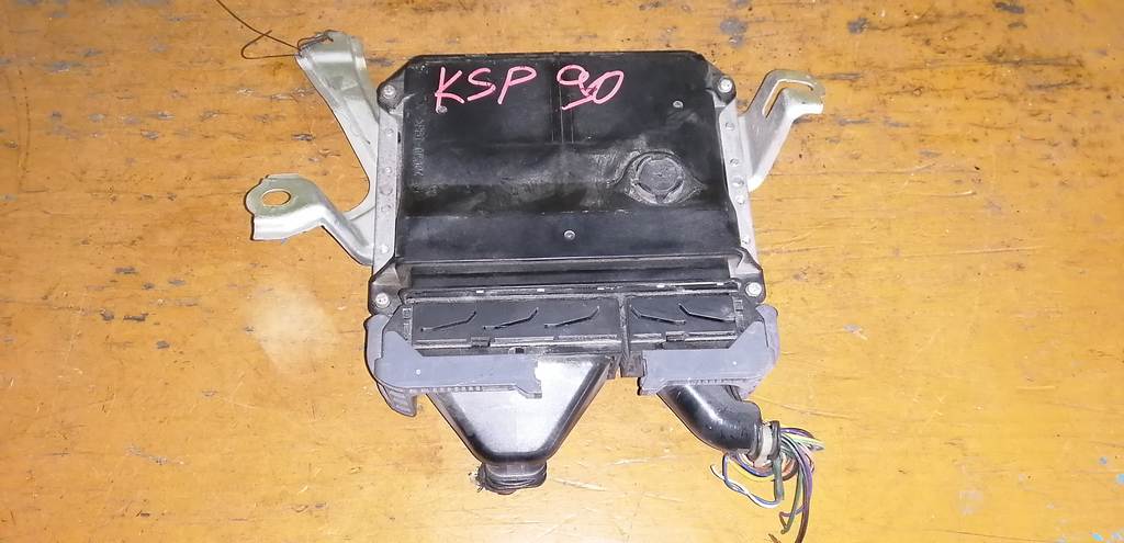 блок управления двс Toyota Vitz