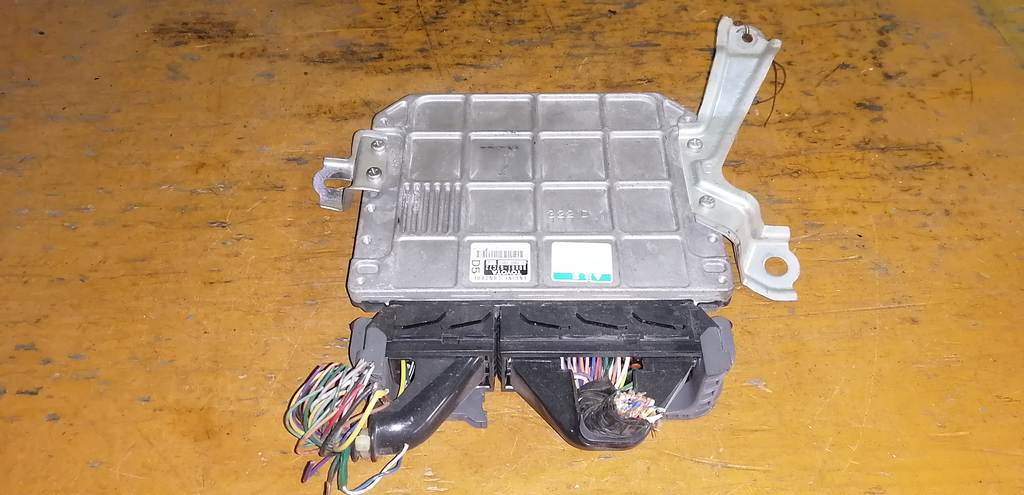 блок управления двс Toyota Vitz