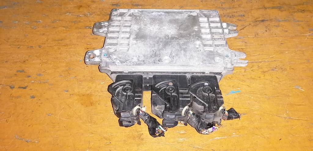 блок управления двс Nissan Cube