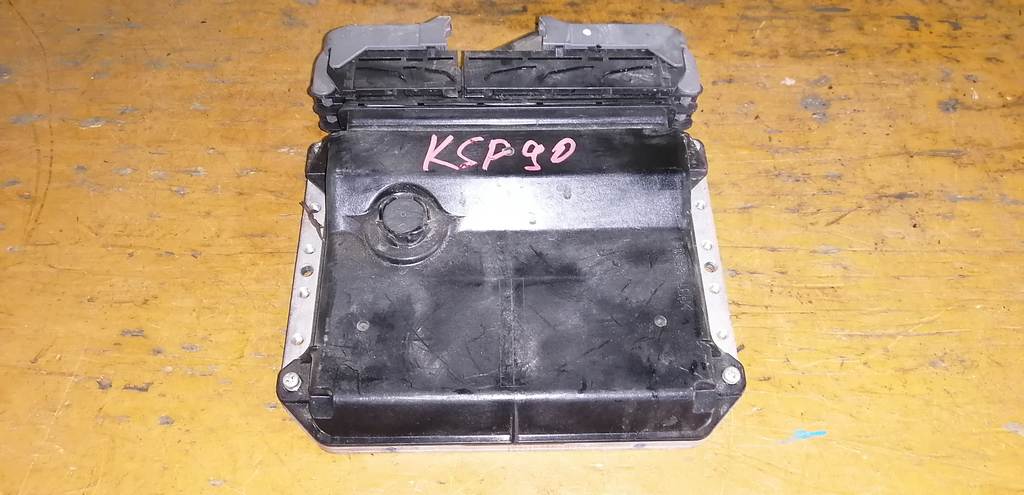 блок управления двс Toyota Vitz