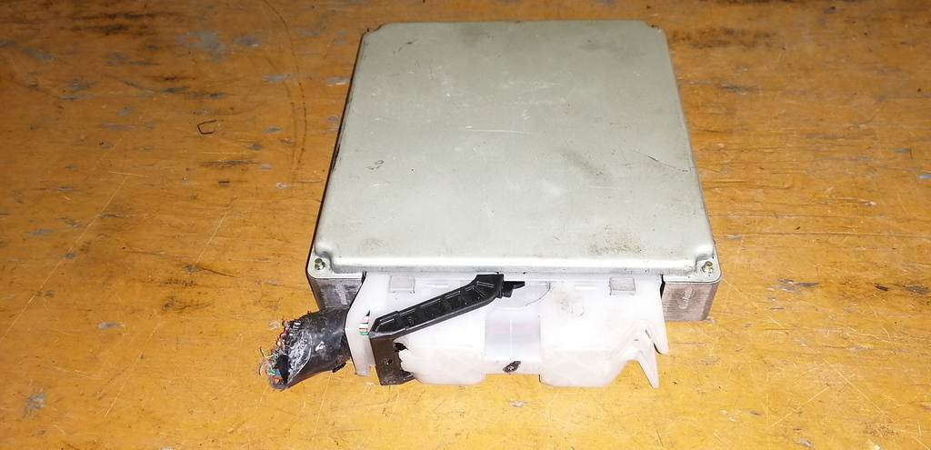 блок управления двс Nissan Serena