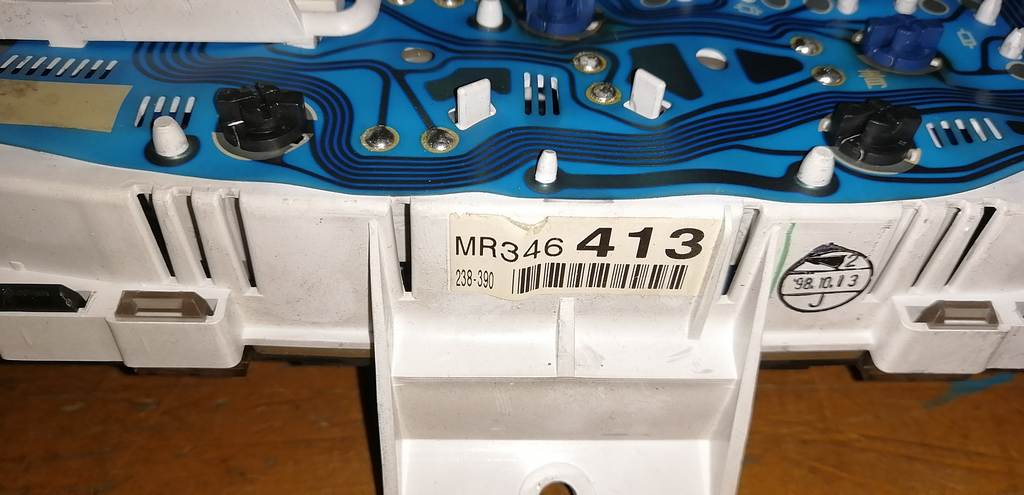 щиток приборов Mitsubishi Pajero Mini