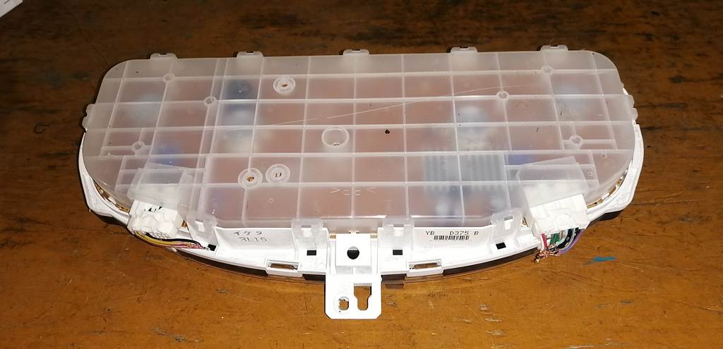 щиток приборов Mazda Demio