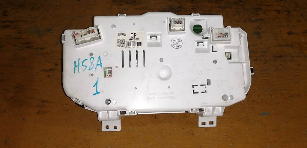 щиток приборов Mitsubishi Pajero Mini