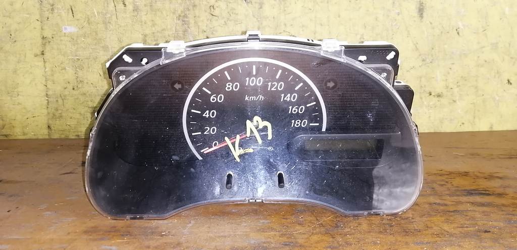 щиток приборов Nissan March