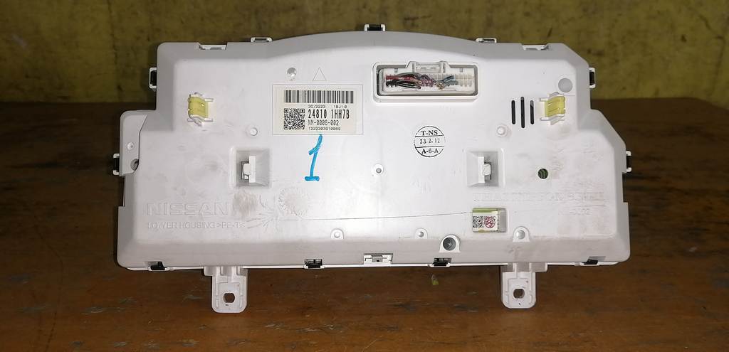 щиток приборов Nissan March