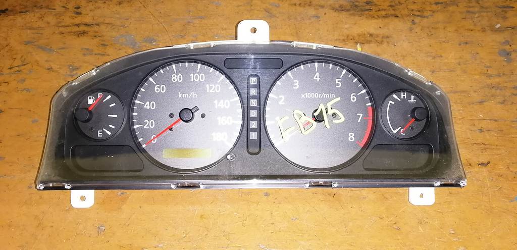 щиток приборов Nissan Sunny