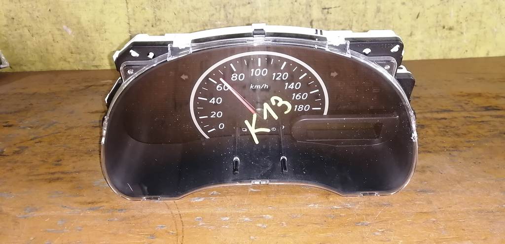 щиток приборов Nissan March