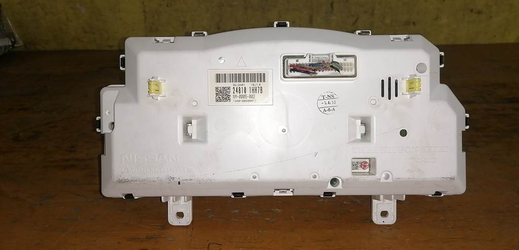 щиток приборов Nissan March