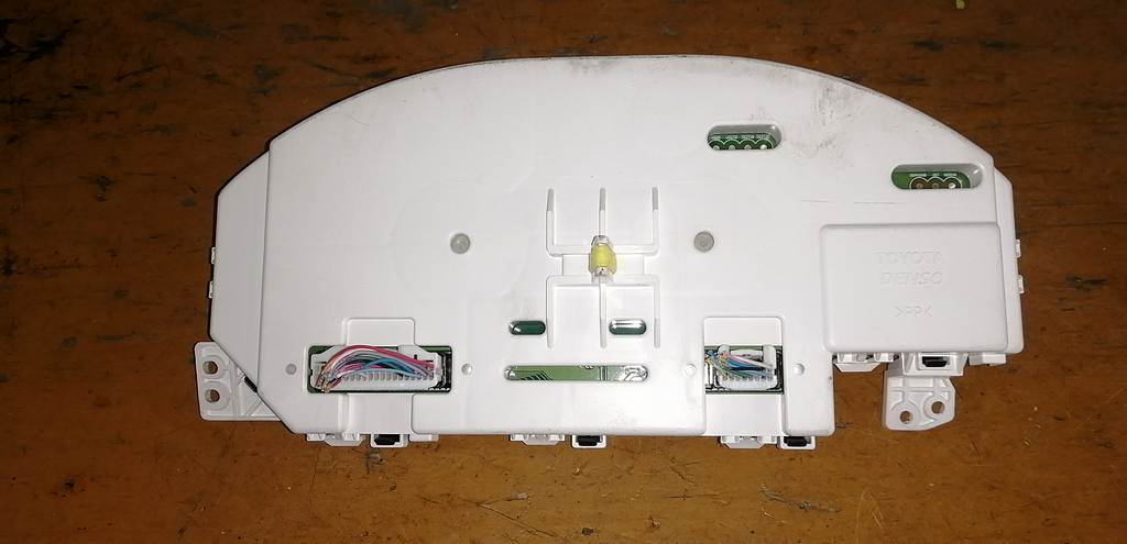 щиток приборов Toyota Sienta