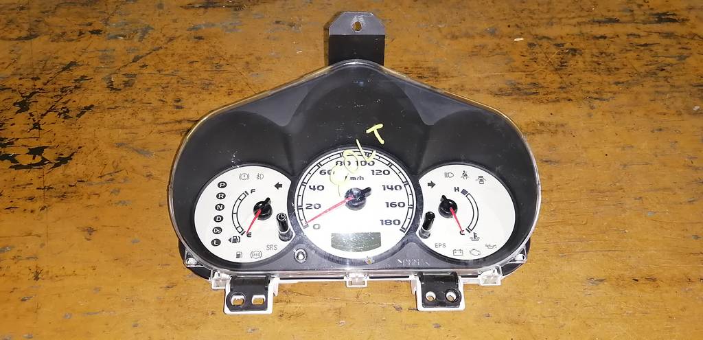 щиток приборов Mitsubishi Colt