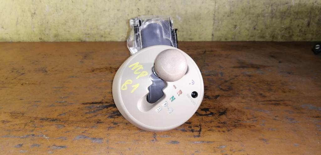 селектор акпп Toyota Sienta