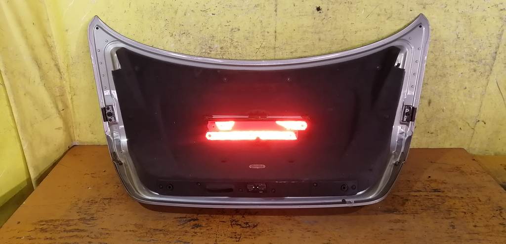 крышка багажника Mercedes-Benz E-Class