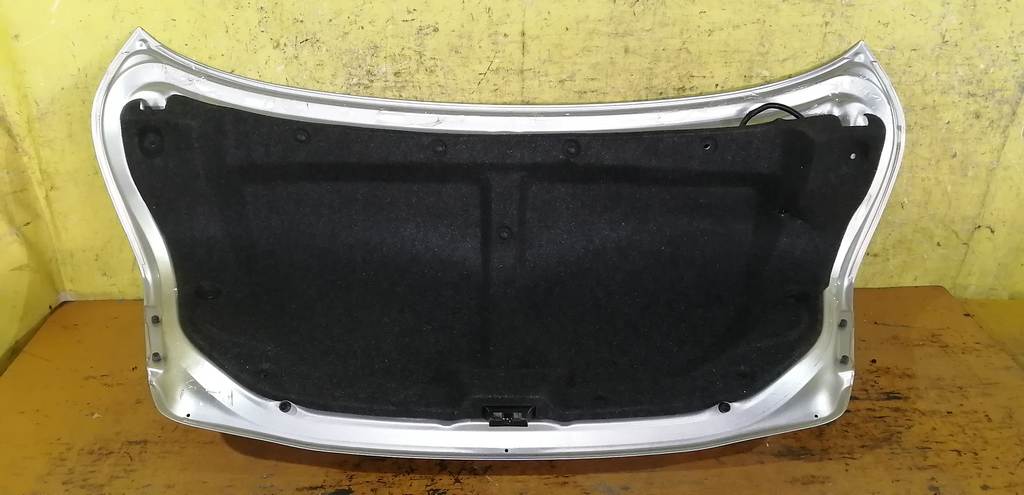 крышка багажника Toyota Camry