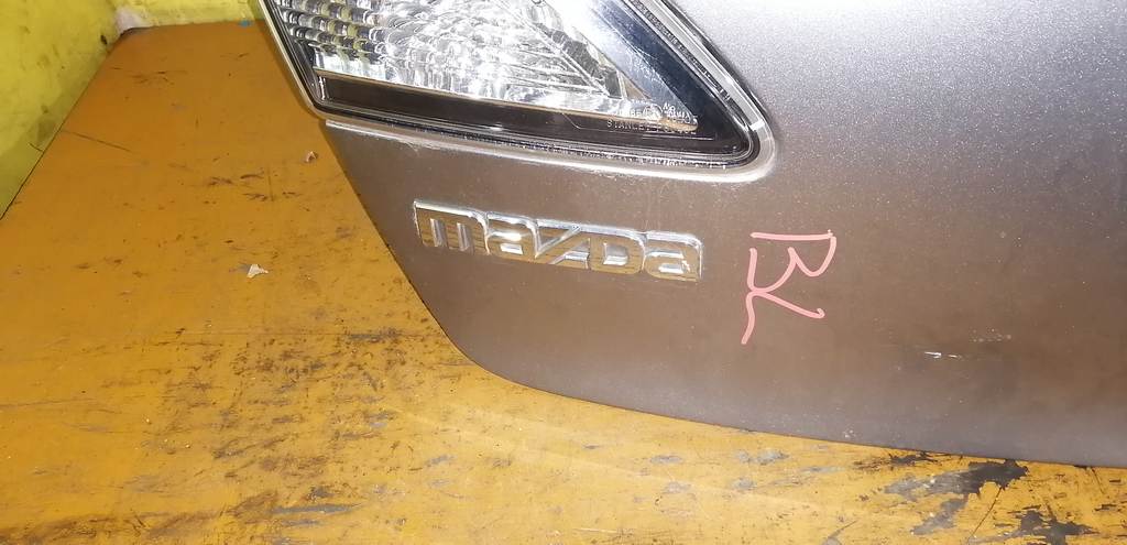 крышка багажника Mazda Axela