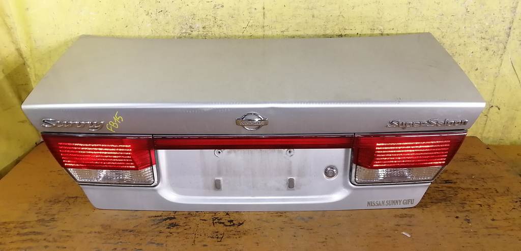 крышка багажника Nissan Sunny