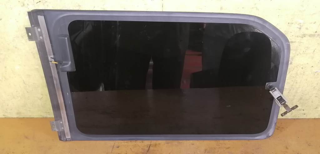 стекло багажника Honda Stepwgn