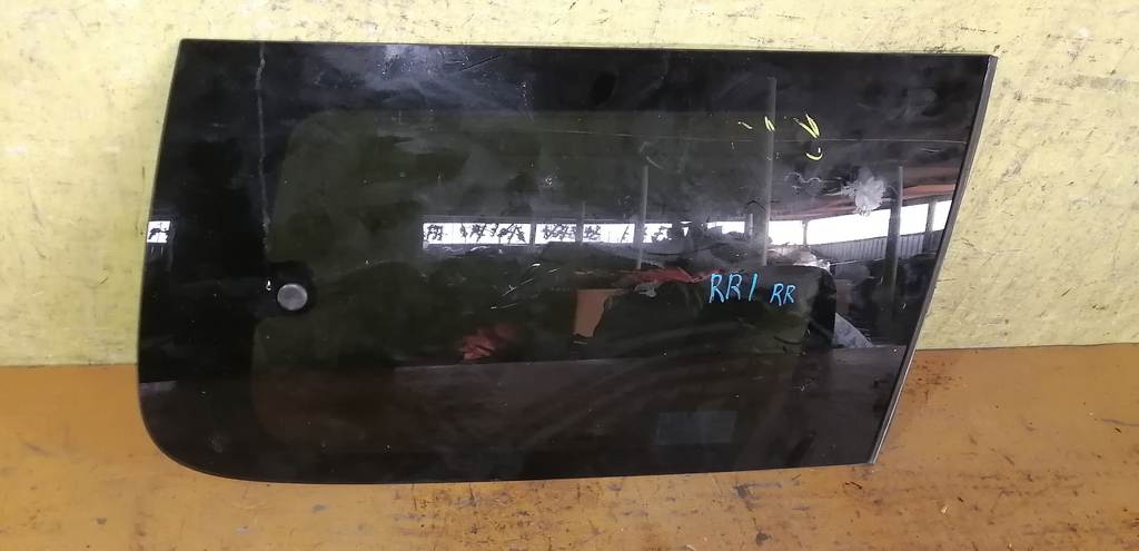 стекло багажника Honda Elysion