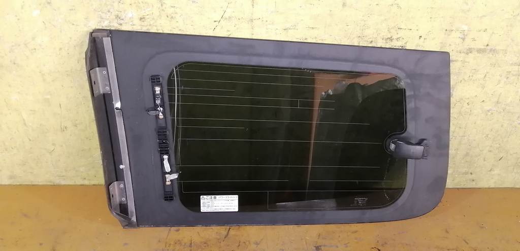 стекло багажника Honda Elysion