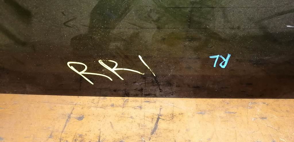 стекло багажника Honda Elysion