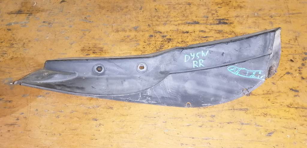 подкрылок Mazda Demio