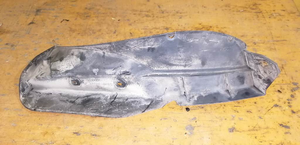 подкрылок Mazda Demio