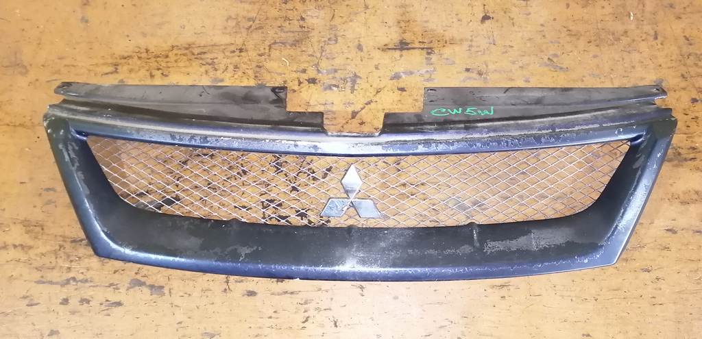 решетка радиатора Mitsubishi Outlander