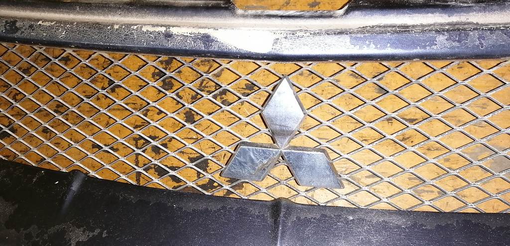 решетка радиатора Mitsubishi Outlander